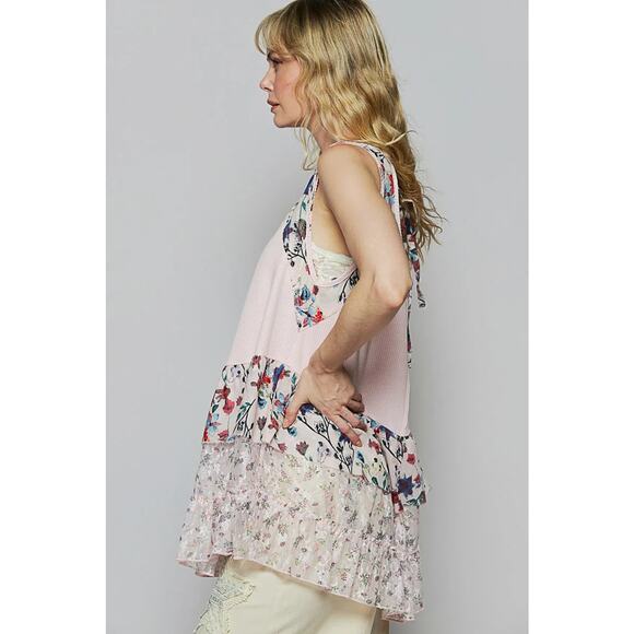 POL Floral Pattern Scoop Neck Ruffle Hem Lace Trim Relaxed Fit Tank Top | Blush - Picture 4 of 5